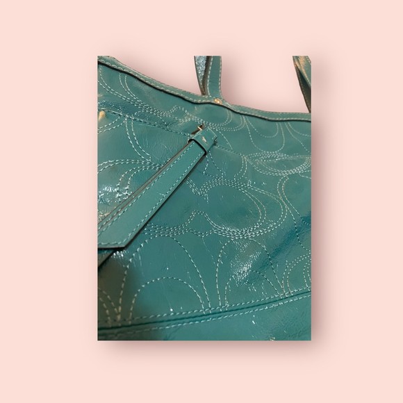 Coach F19256  Patent Leather‎ Weekender, Signature C Diaper / Travel / Tote Bag - Picture 3 of 9